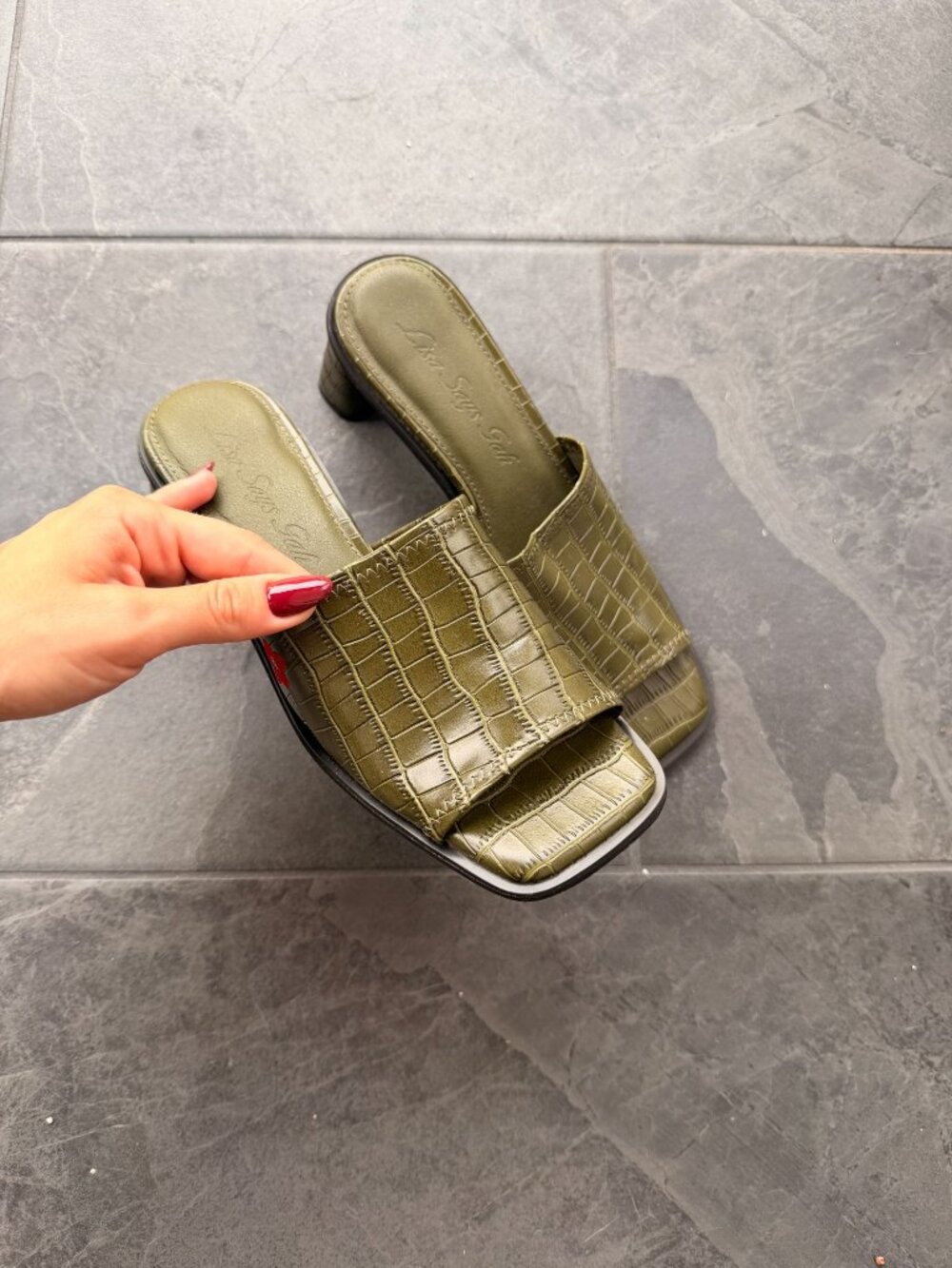 Lisa Says Gah 7.5 Olive Green Square Toe Slide Mules Croc-Embossed - Picture 5 of 8